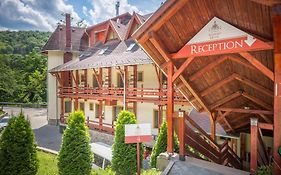 Hotel Szeifert  3*